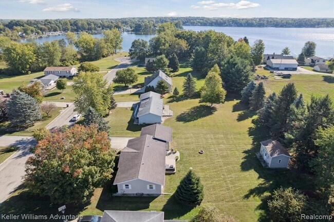 Building Photo - 245 Lynbrook Dr