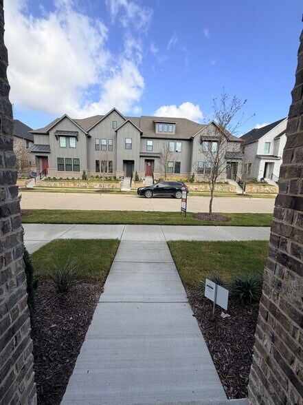 Front of house - 4809 Lunker St