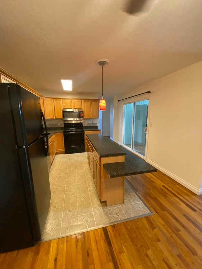 Building Photo - 13380 SW Farmington Rd