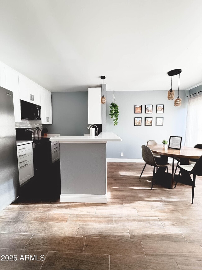 Building Photo - 8055 E Thomas Rd