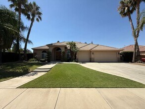 Building Photo - Stunning home in NW Bakersfield!