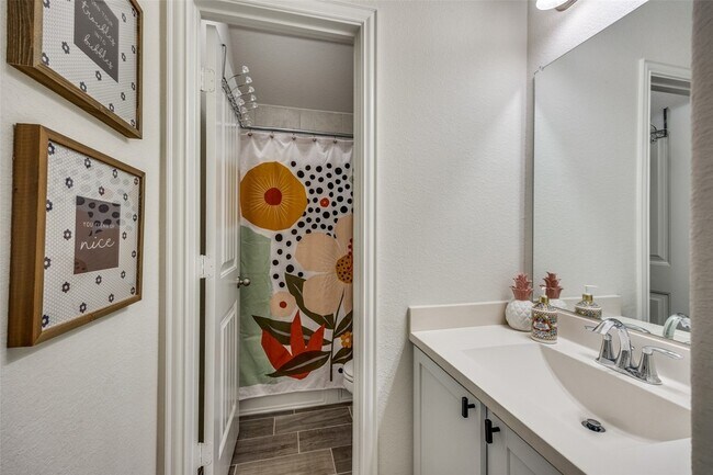 Building Photo - 4533 Hemingway Ave