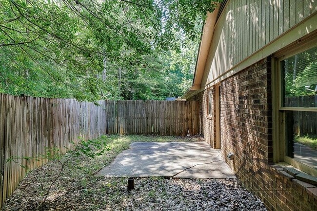 Building Photo - 126 Greenwood Dr