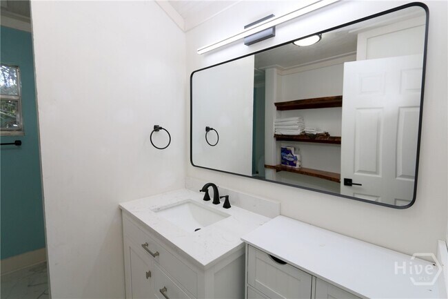 Building Photo - 201 Lovell Ave