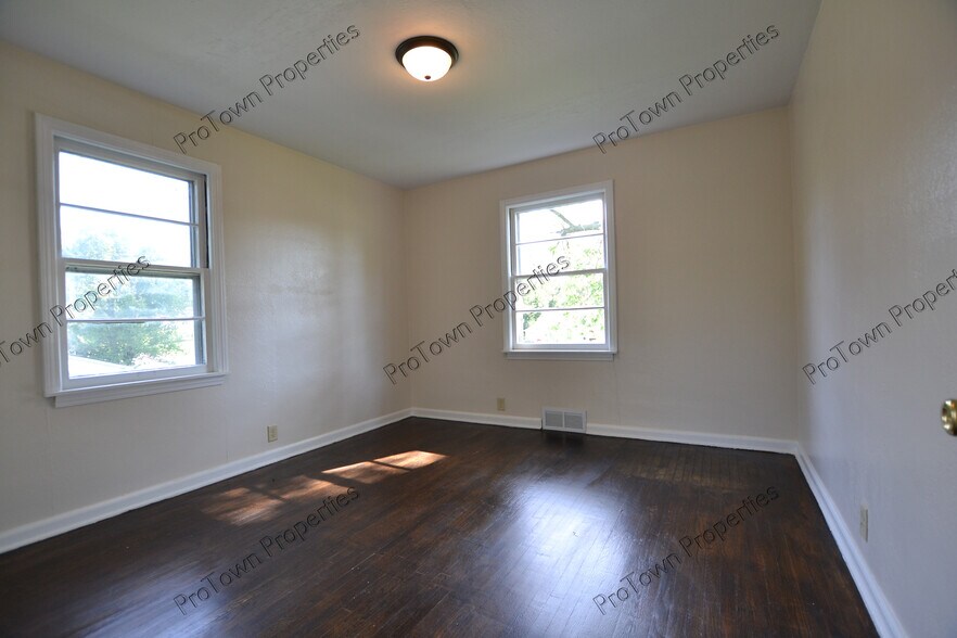 Building Photo - 1421 Burry St