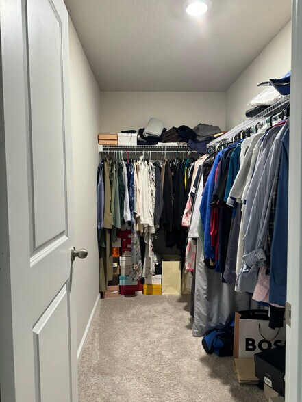 Building Photo - 5649 Mentmore Dr