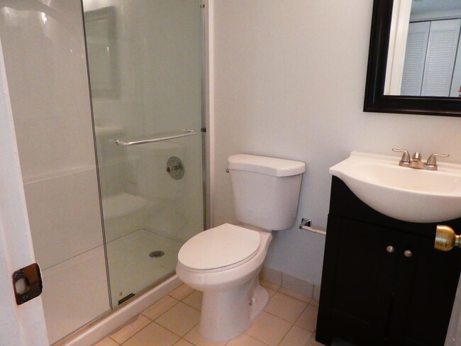 Building Photo - 7094 Golf Colony Ct