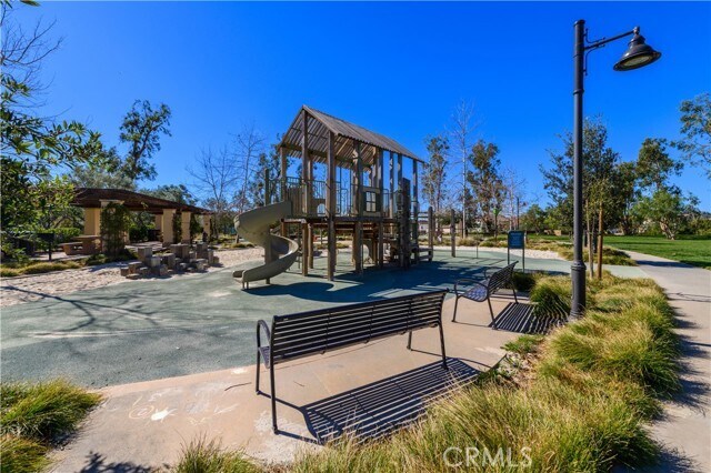 Building Photo - 8 Last Bloom