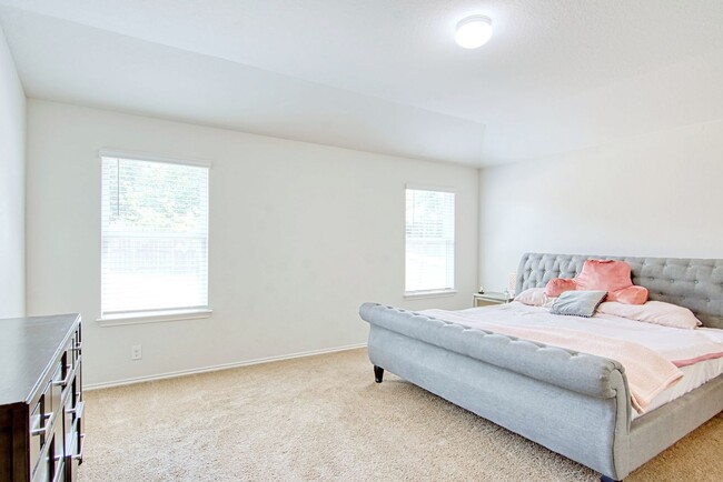 Building Photo - Kendall Brook Unit 1B