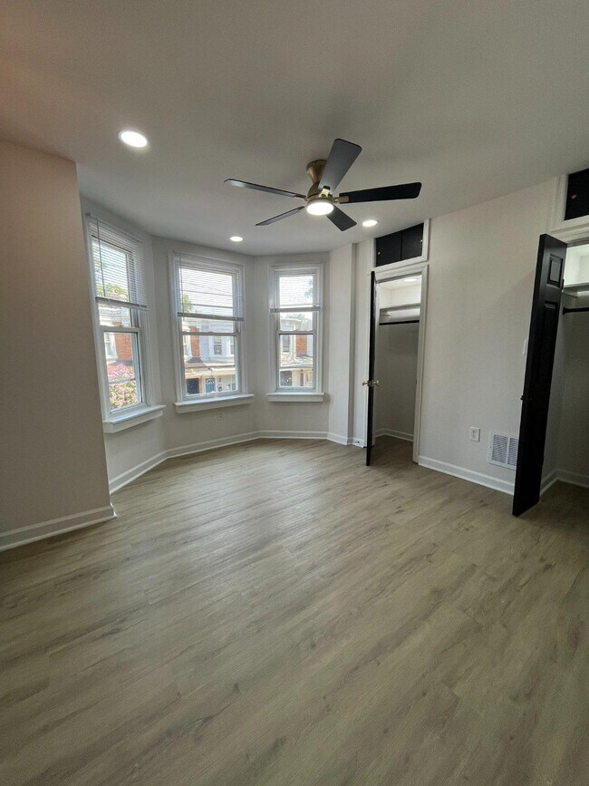 Building Photo - 5856 Walton Ave