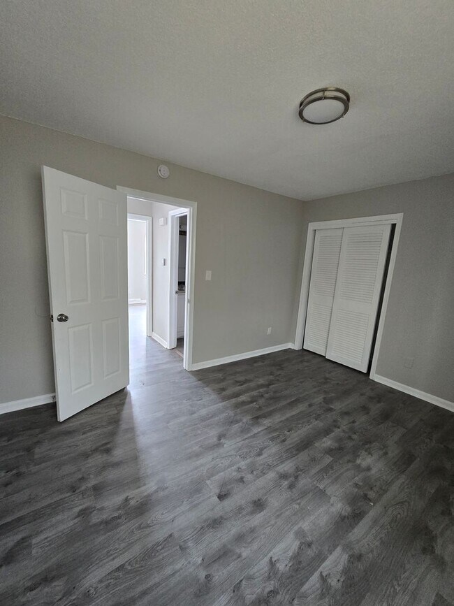 Building Photo - 1408 N 63rd Terrace