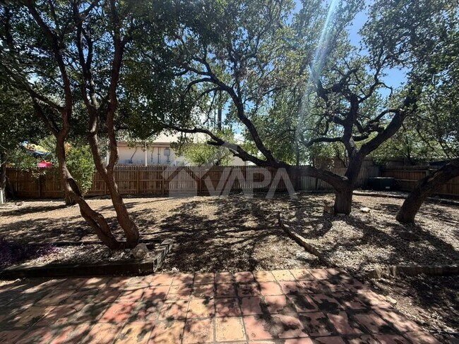Building Photo - 918 Spring Knoll