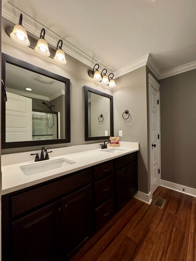 Building Photo - 6477 Olin Ln