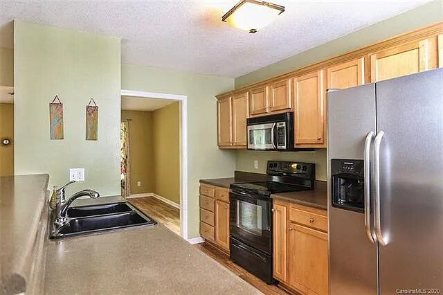 Building Photo - 1 Dogwood Ln