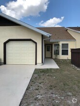 Building Photo - 1722 SE Balmoral Ct