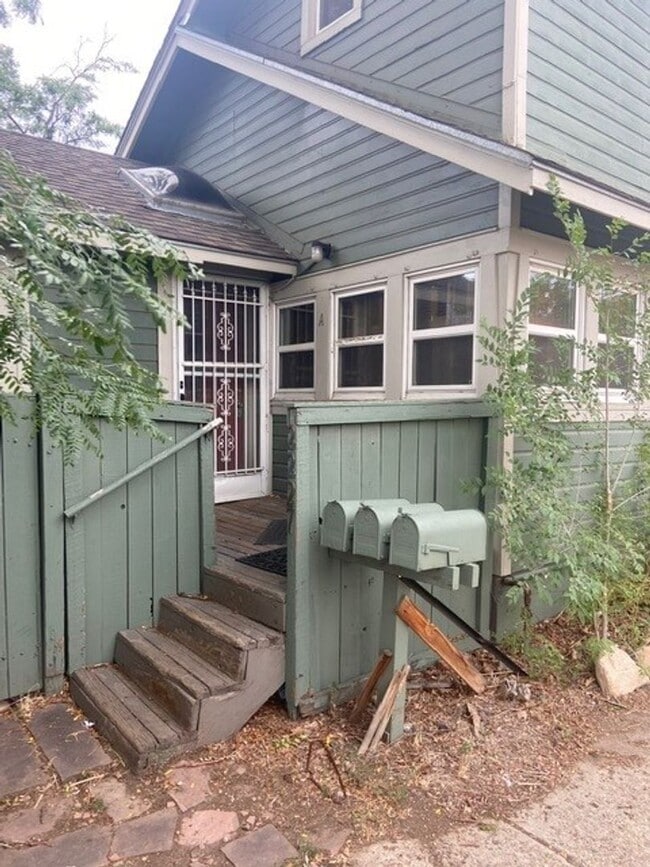 Building Photo - 2227 Arapahoe Ave