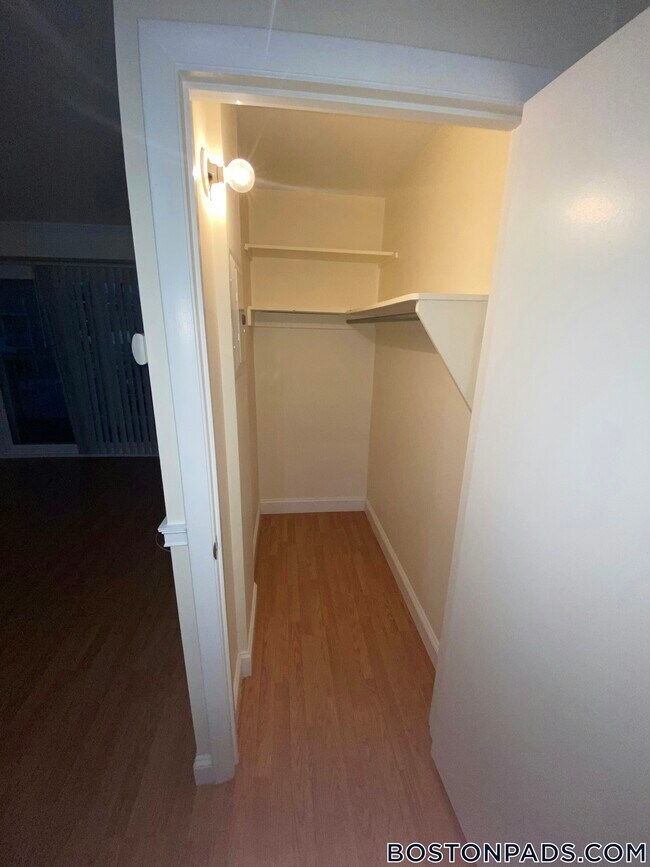 Building Photo - 12 Westgate Dr