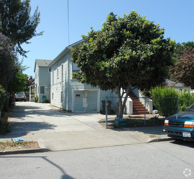 Primary Photo - 131-133 N Fremont St