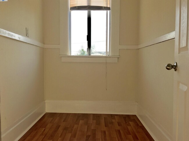 Building Photo - 1707 Lincoln Ave
