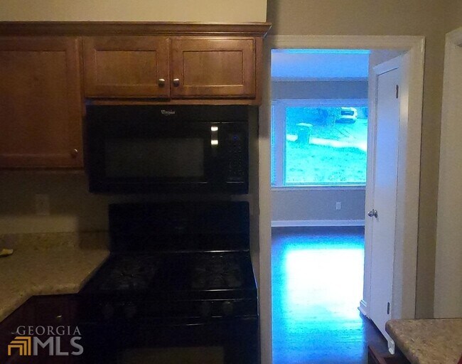 Building Photo - 817 North St NW