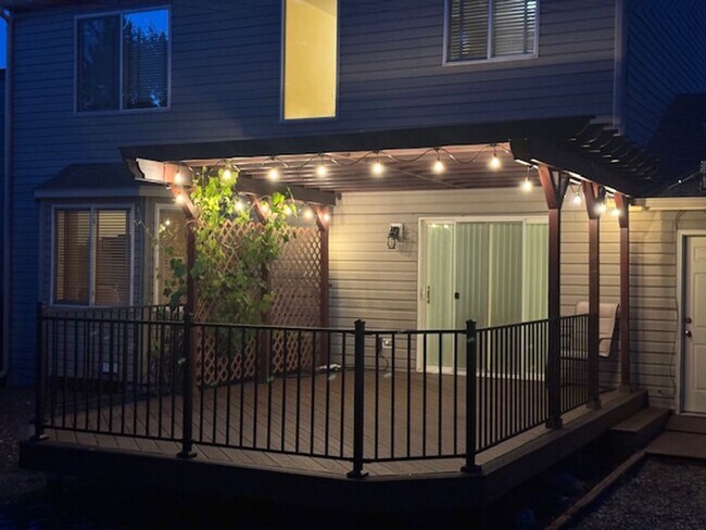 Building Photo - Cozy Hidden Gem in the Heart of Lakewood! ...