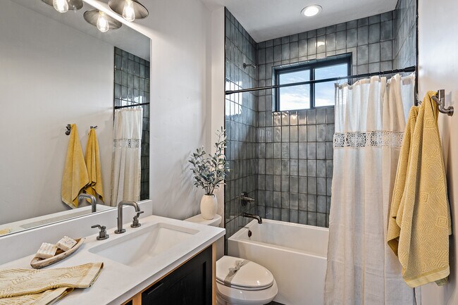 Building Photo - 2526 W Rustic Frg St