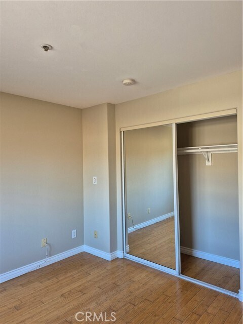 Building Photo - 335 S Sierra Madre Blvd