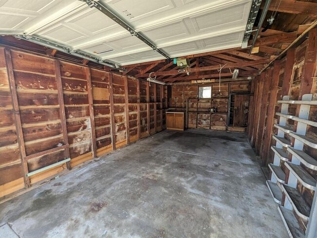 Building Photo - 130 13th Ave E