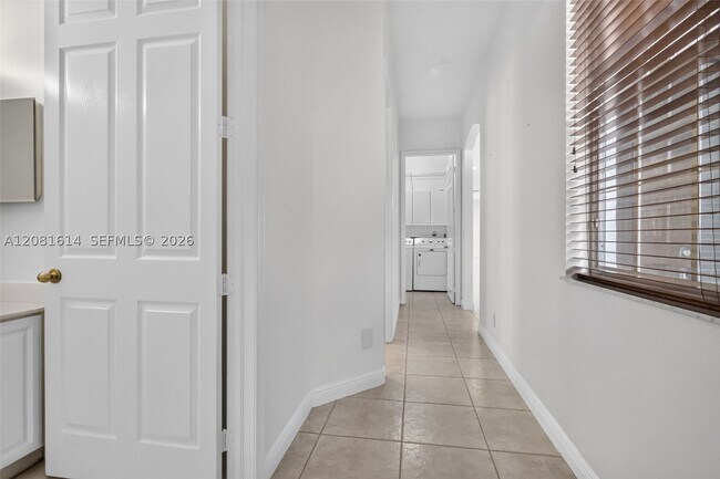 Building Photo - 5659 Via De La Plata Cir