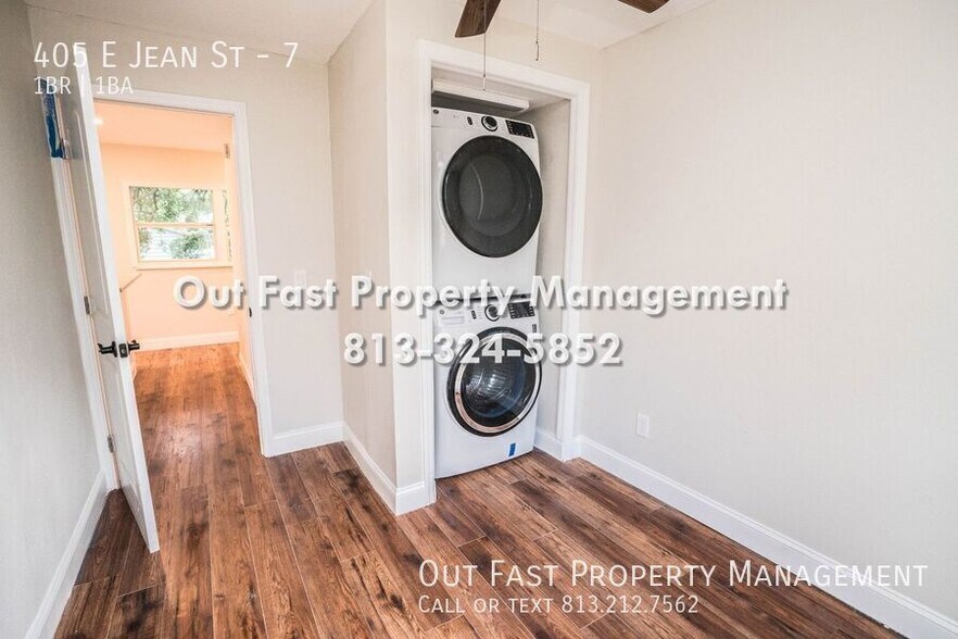 Building Photo - 405 E Jean St