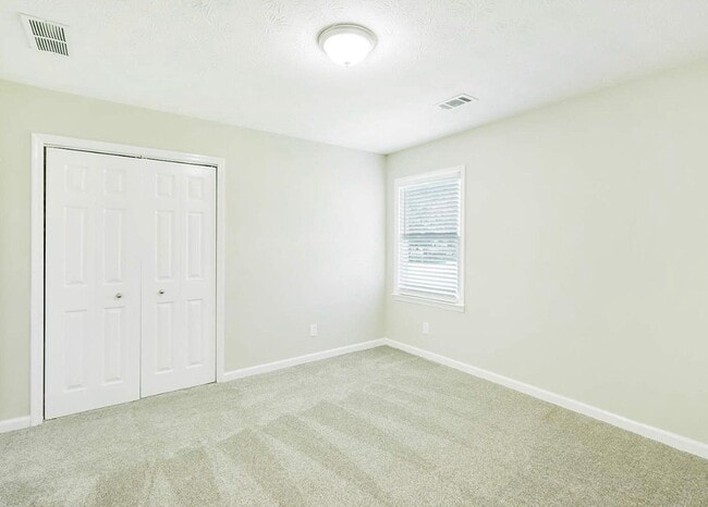 Building Photo - 65 Salem Meadow Dr