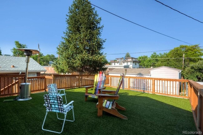 Building Photo - Gorgeous Furnished Two Bedroom in Sloans L...