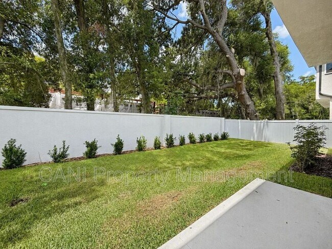 Building Photo - 724 Ellwood Ave