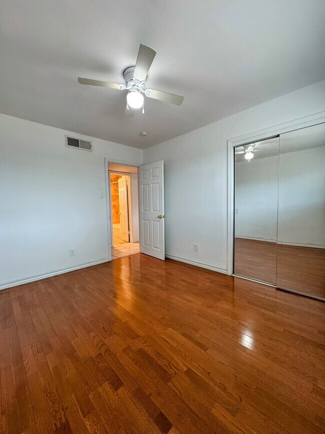 Building Photo - 139 Clairemont Rd