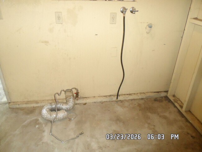 Building Photo - 0160