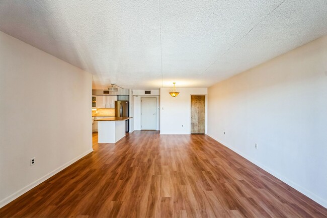 Building Photo - Gorgeous 2 Bedroom, 2 Bathroom KOP Condo W...