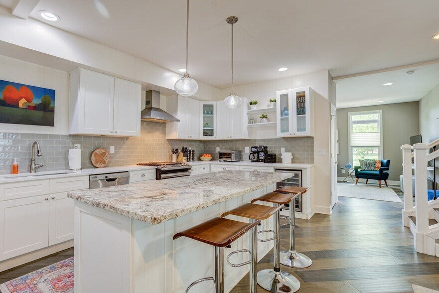 Building Photo - 373 E Morris St