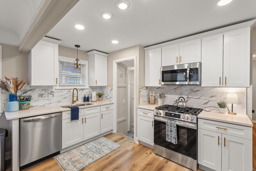 Building Photo - 6536 Lawnwood Ave