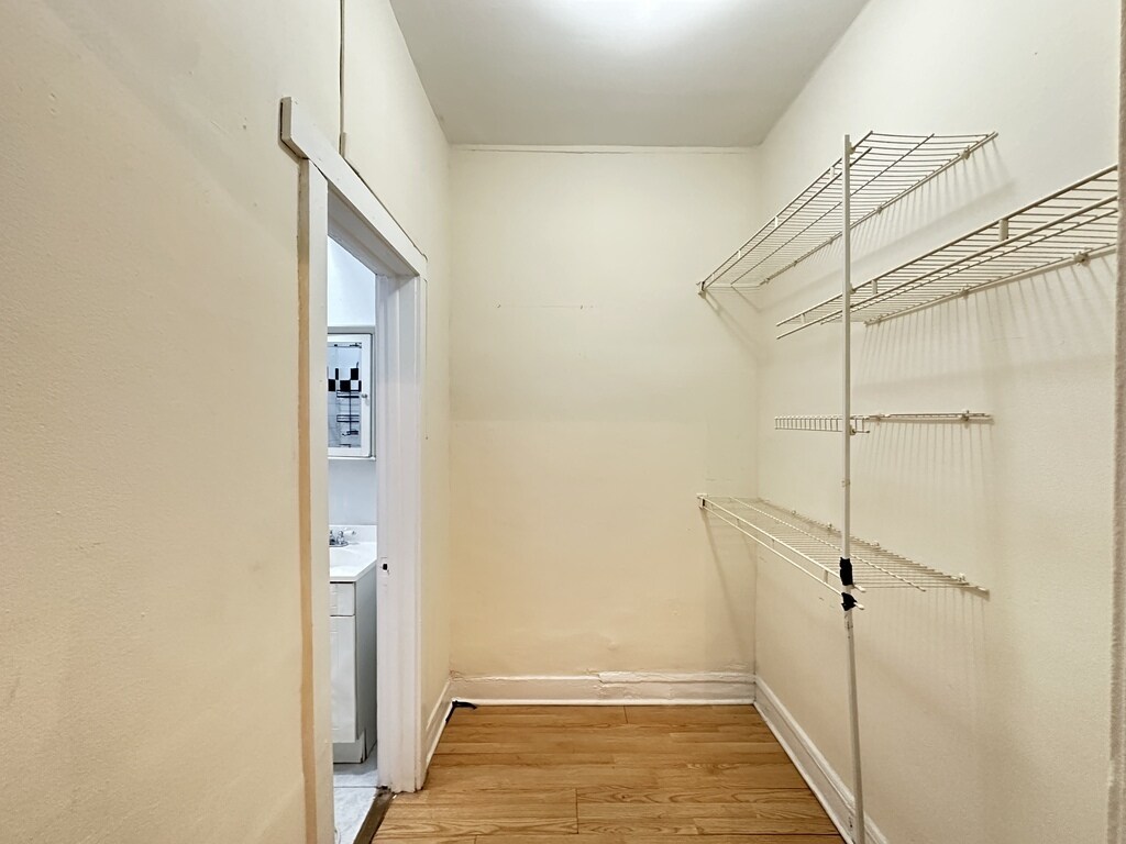 Building Photo - 2832 N Burling St