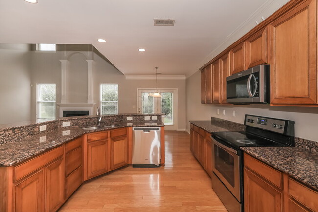 Building Photo - 544 Wrayhill Dr