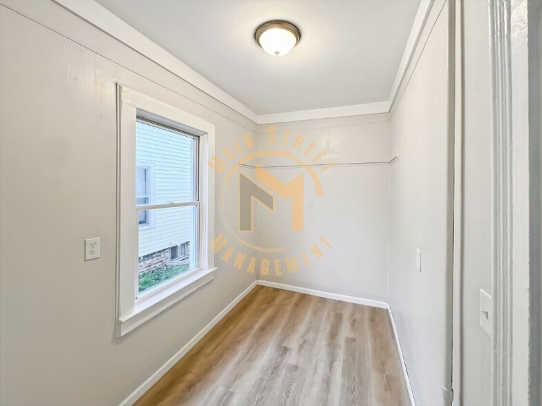 Building Photo - 1328 N Main St