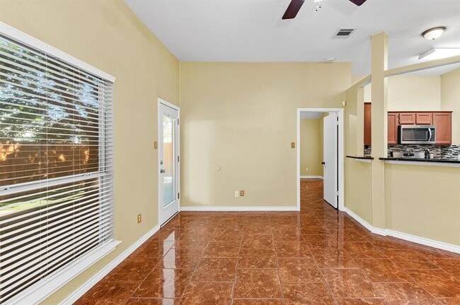 Building Photo - 1229 Laurelleaf Dr