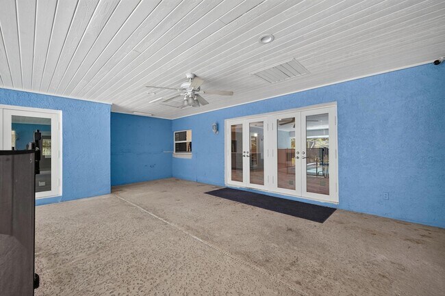 Building Photo - 2101 SE Bisbee St