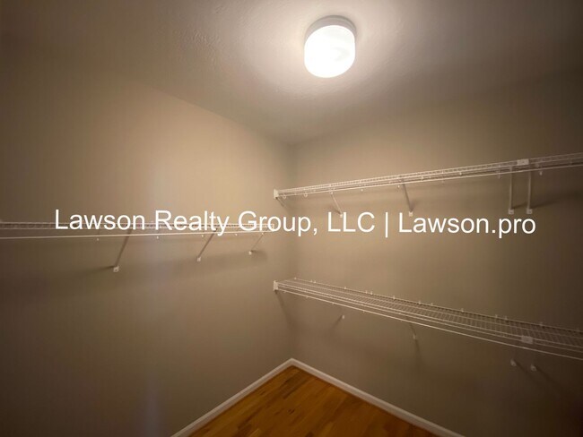 Building Photo - Craftsman Style One Level Living in Southw...