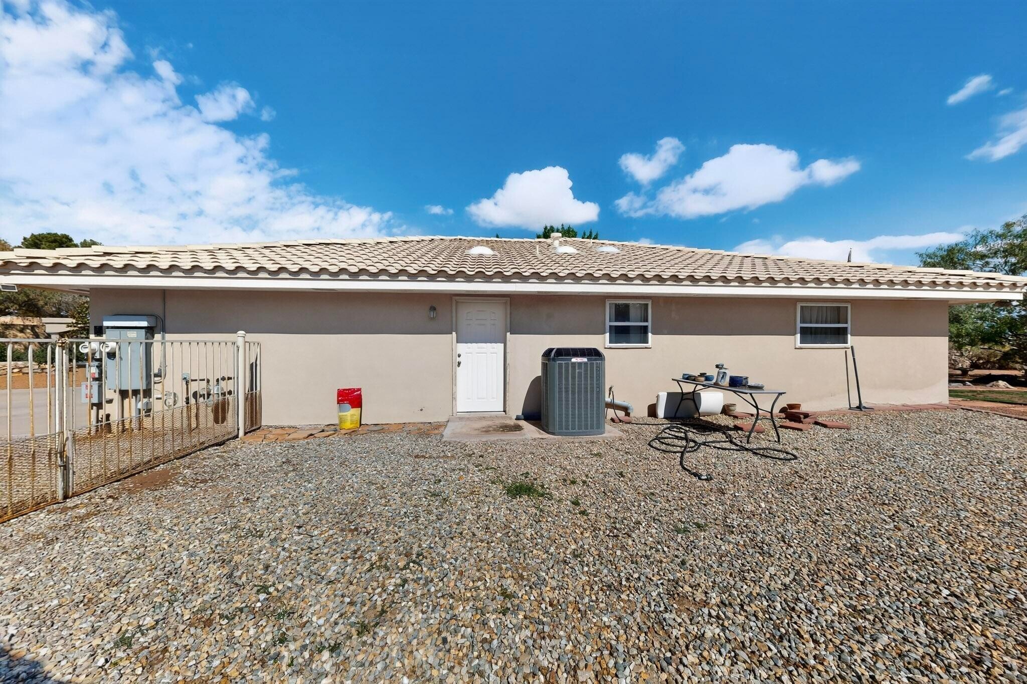 Building Photo - 2004 Vista Lejano