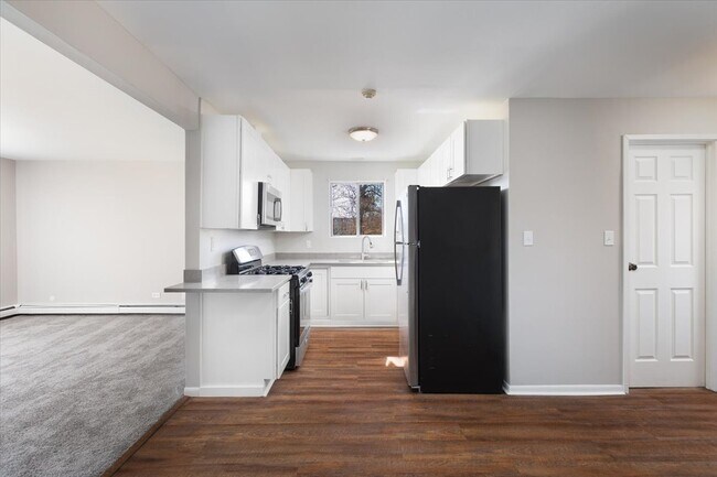 Building Photo - 708 W 65th St