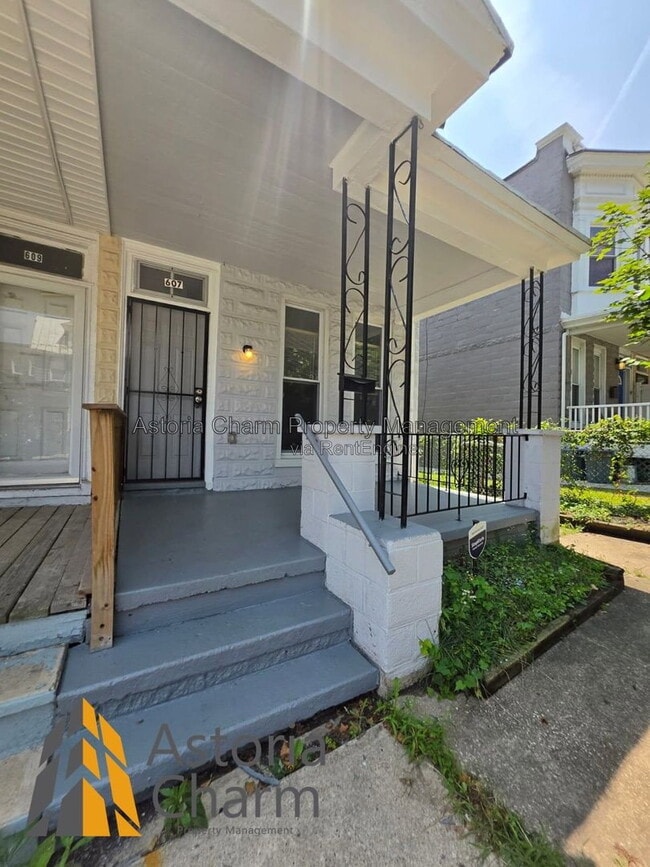 Building Photo - 607 E 41st St