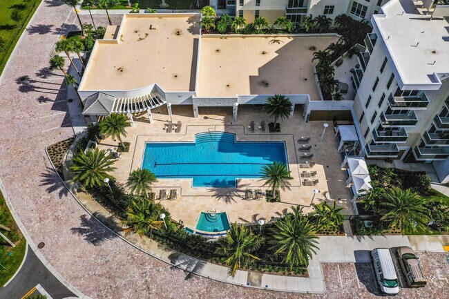 Building Photo - 2700 Donald Ross Rd