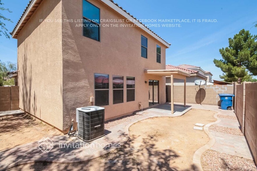 Building Photo - 1043 S Firehole Dr