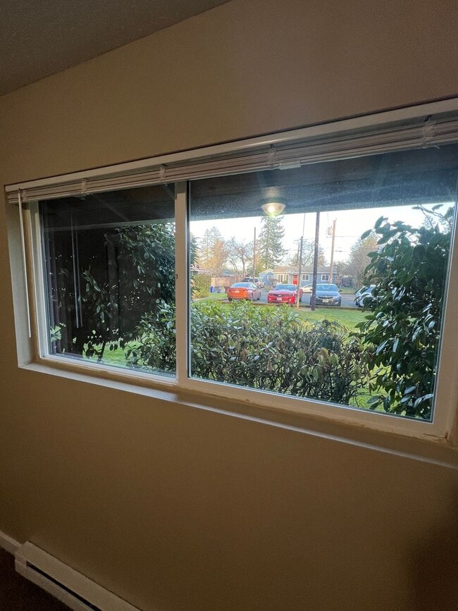 Building Photo - Fully Remodeled Rockwood 2-Bedroom